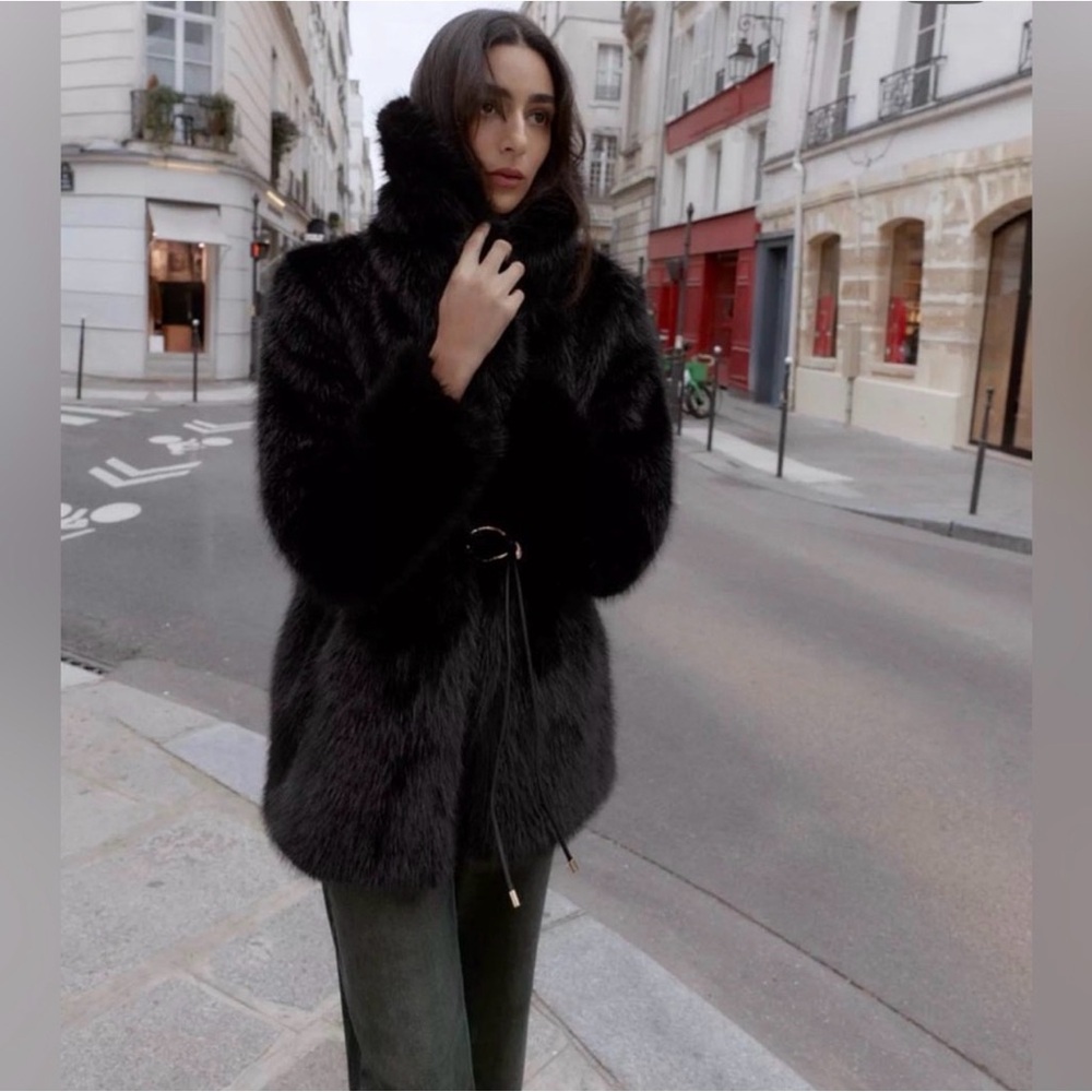 Zara Luxurious cozy Black Faux Fur Coat it’s a fantastic piece NWT